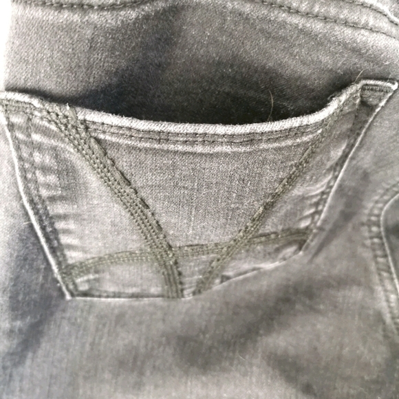 Kut Women's 6S Baby Bootcut Black Soft Jeans - Picture 9 of 14